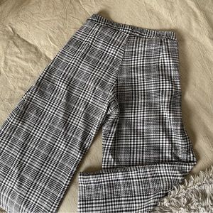 Lulu’s plaid pants